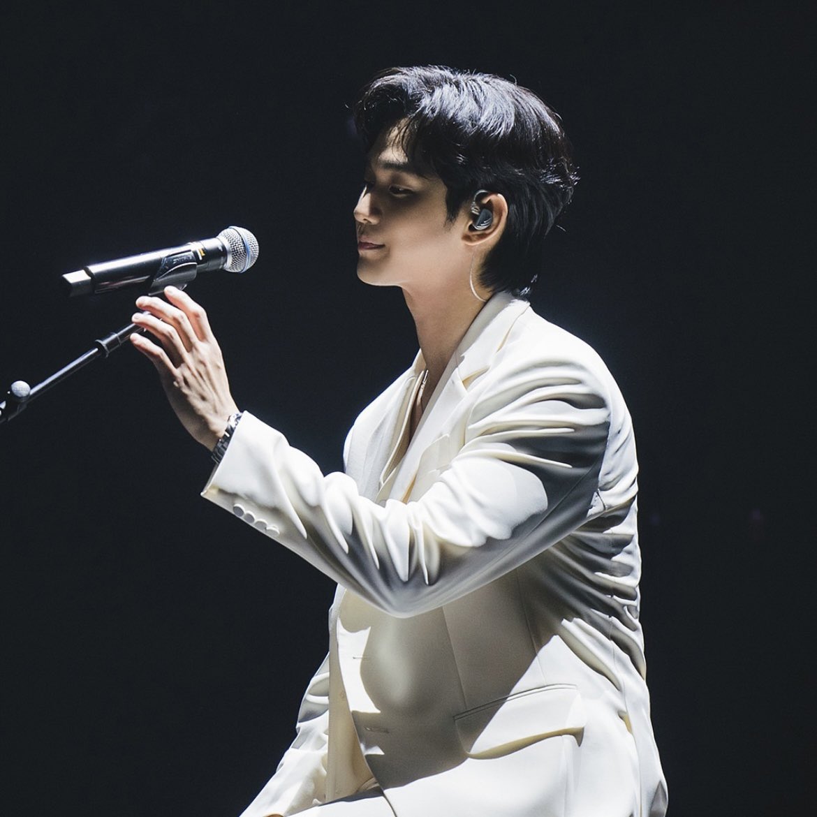 [잡담] 김수현 소속사 무슨일이야.. 사진 이렇게 많이 올려주는거 처음 봐 | 인스티즈
