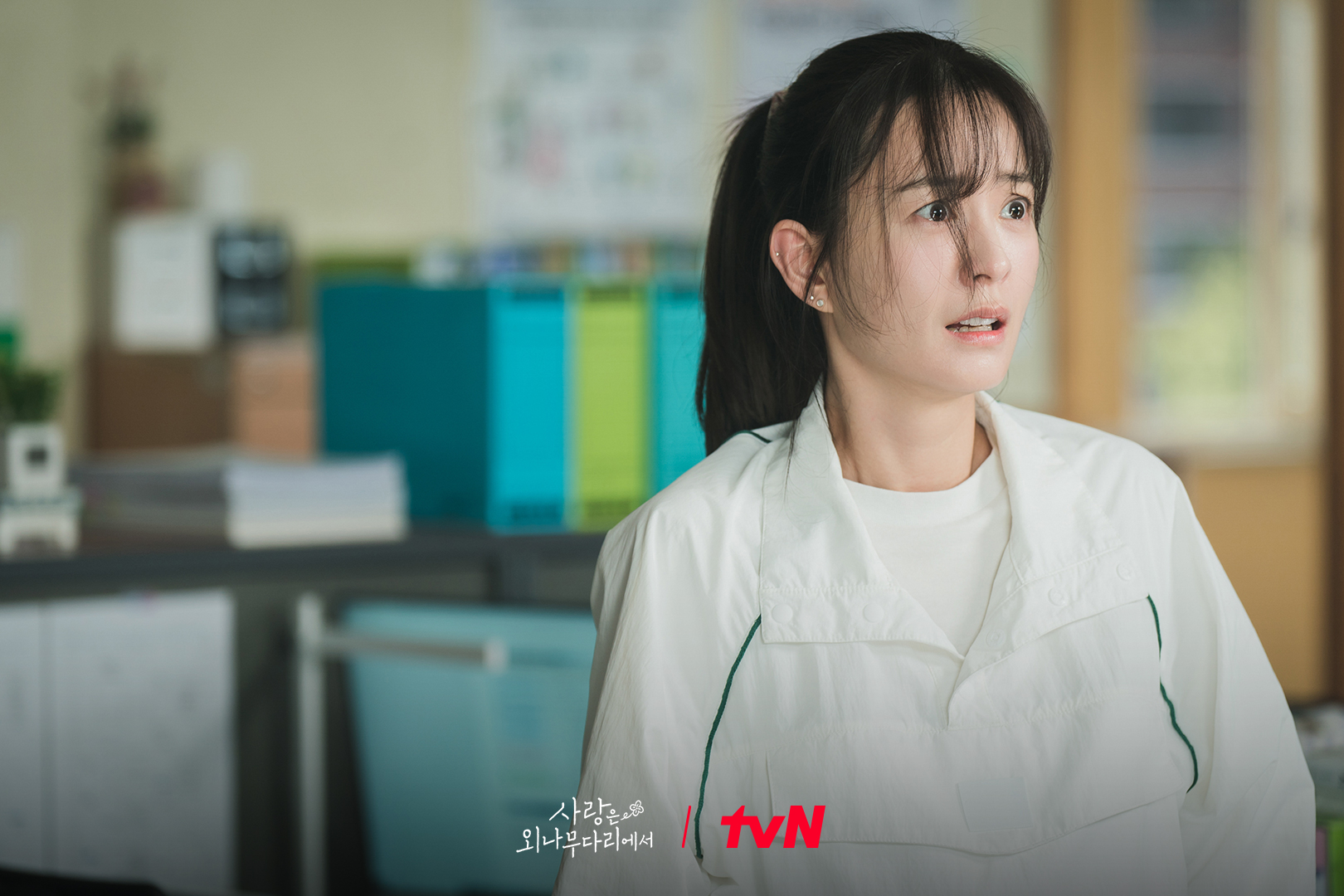 [정보/소식] 외나무 웬수는 외나무다리.. 아니 교무실에서 만난다! 볼부터 꼬집는 18년 혐관 어떤데..💔 두 지원이들의 아찔한 재회의 순간!? | 인스티즈