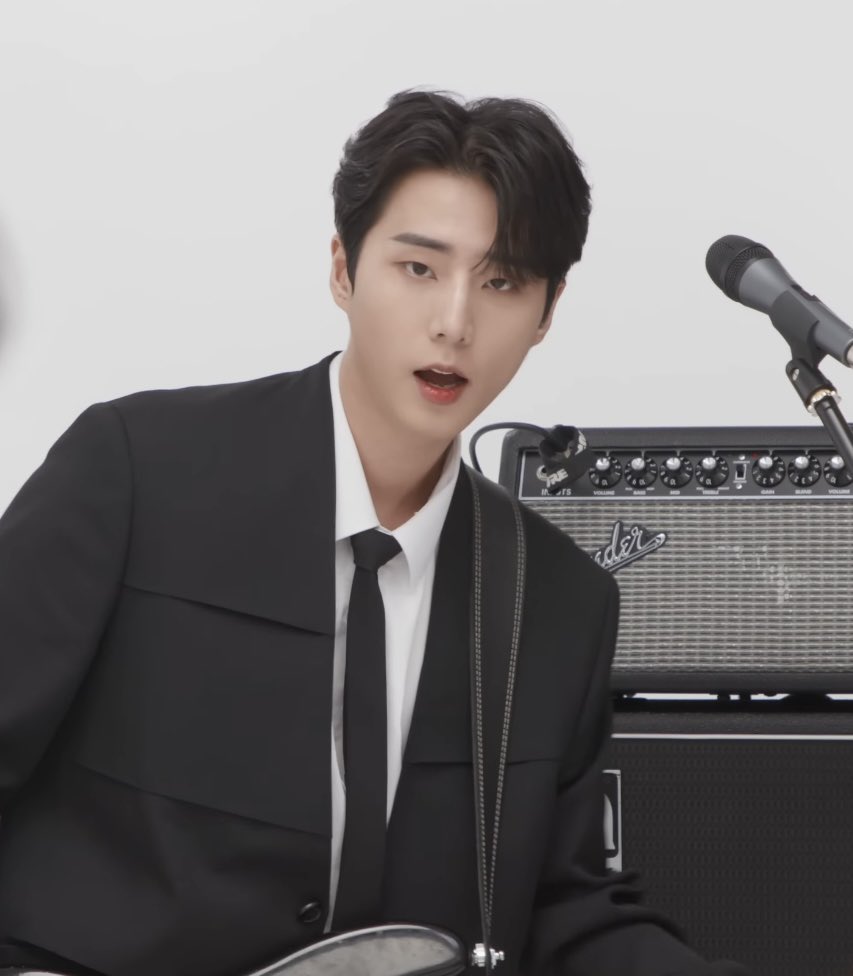 [잡담] 데이식스 영케이 진짜 잘생겼다 홀린듯이 저장함 | 인스티즈