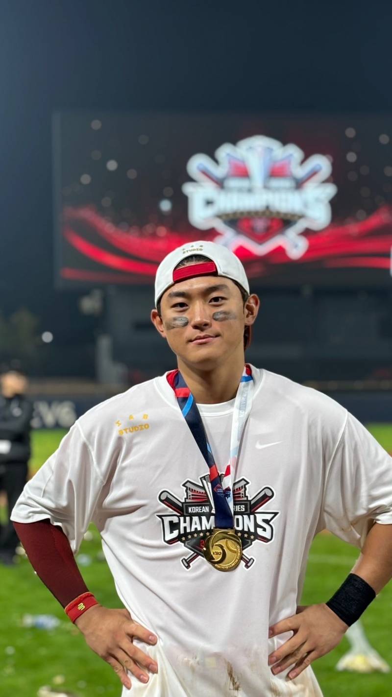 [잡담] 도영이 아이블랙 안 발라서 색 안 받는다고 생각할수도.. | 인스티즈