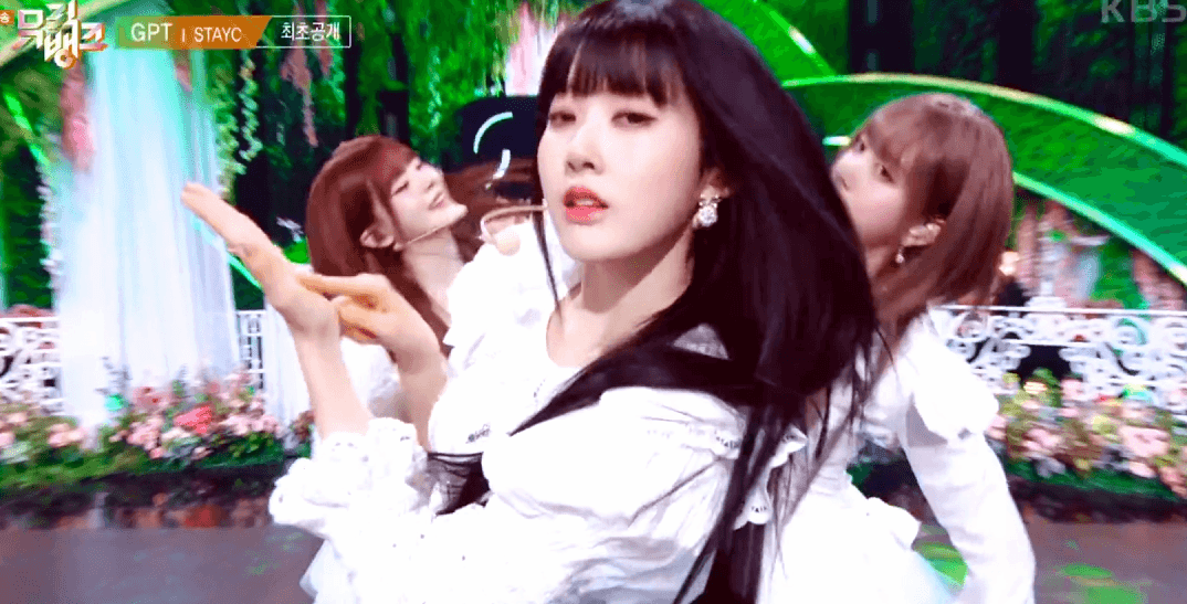 예쁜 애 옆에 예쁜 애 첫방부터 풀뱅하고 비주얼 찢은 스테이씨 | 인스티즈