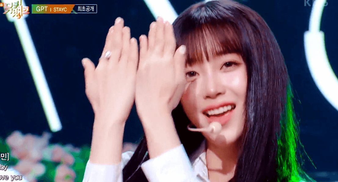 예쁜 애 옆에 예쁜 애 첫방부터 풀뱅하고 비주얼 찢은 스테이씨 | 인스티즈