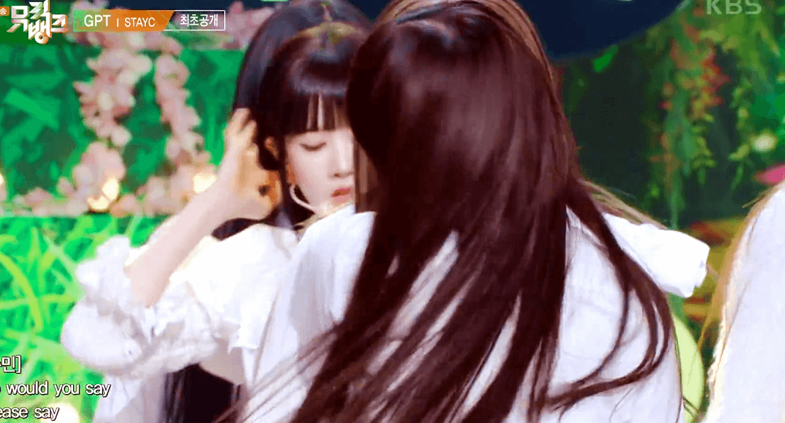 예쁜 애 옆에 예쁜 애 첫방부터 풀뱅하고 비주얼 찢은 스테이씨 | 인스티즈