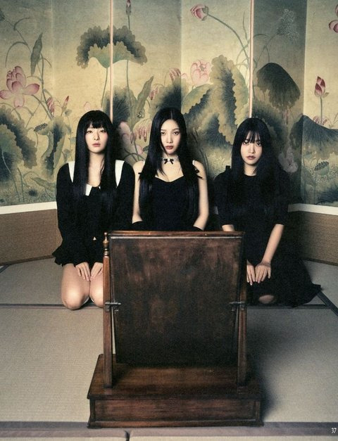 [정보/소식] 비슷하다고 말 나오는 레드벨벳- 르세라핌 컨포 및 영상들 | 인스티즈