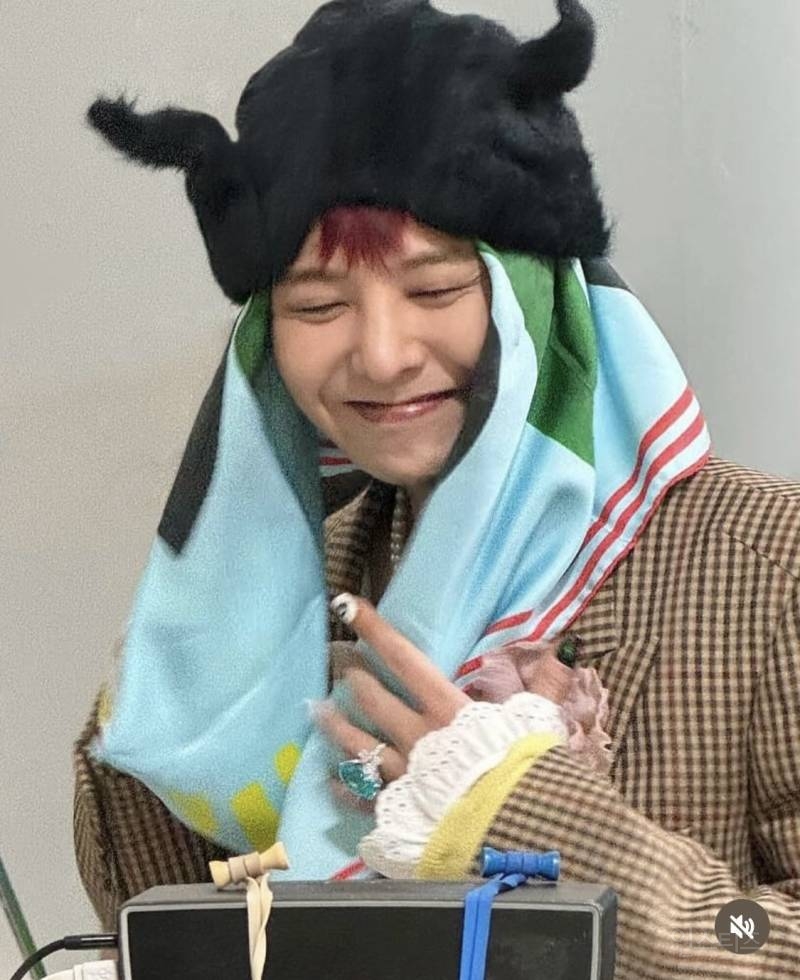 지드래곤이 신곡 MV에서 착용한 88억 반지..jpg | 인스티즈