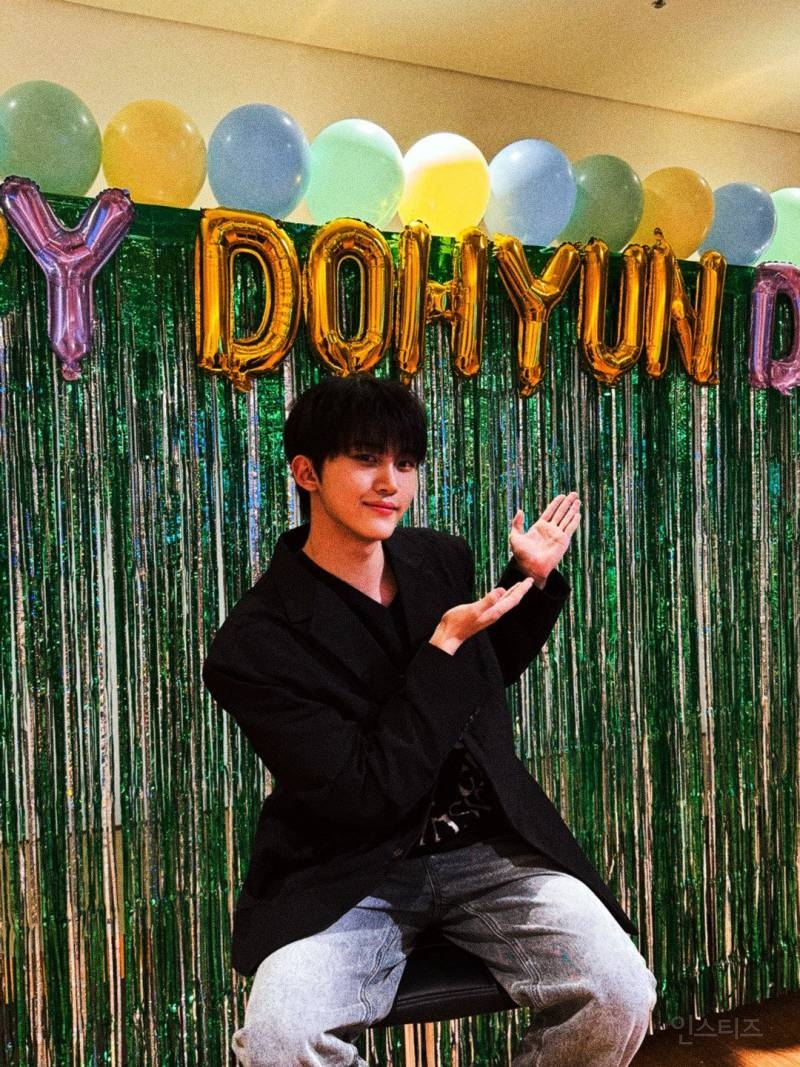 며칠 전 생일이었던 판타지오 비주얼 담당 남돌.jpg | 인스티즈