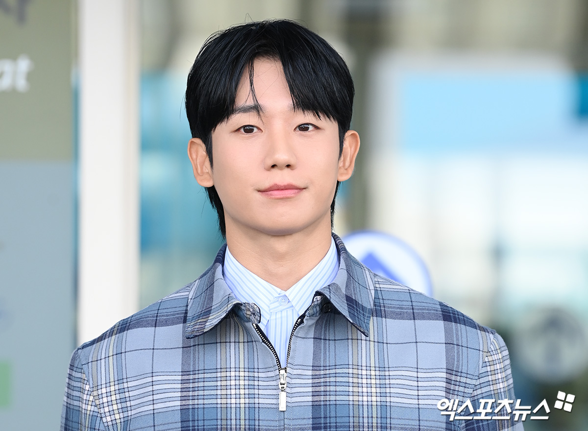 [정보/소식] 디올 홀리데이 행사차 싱가포르로 출국하는 정해인 | 인스티즈