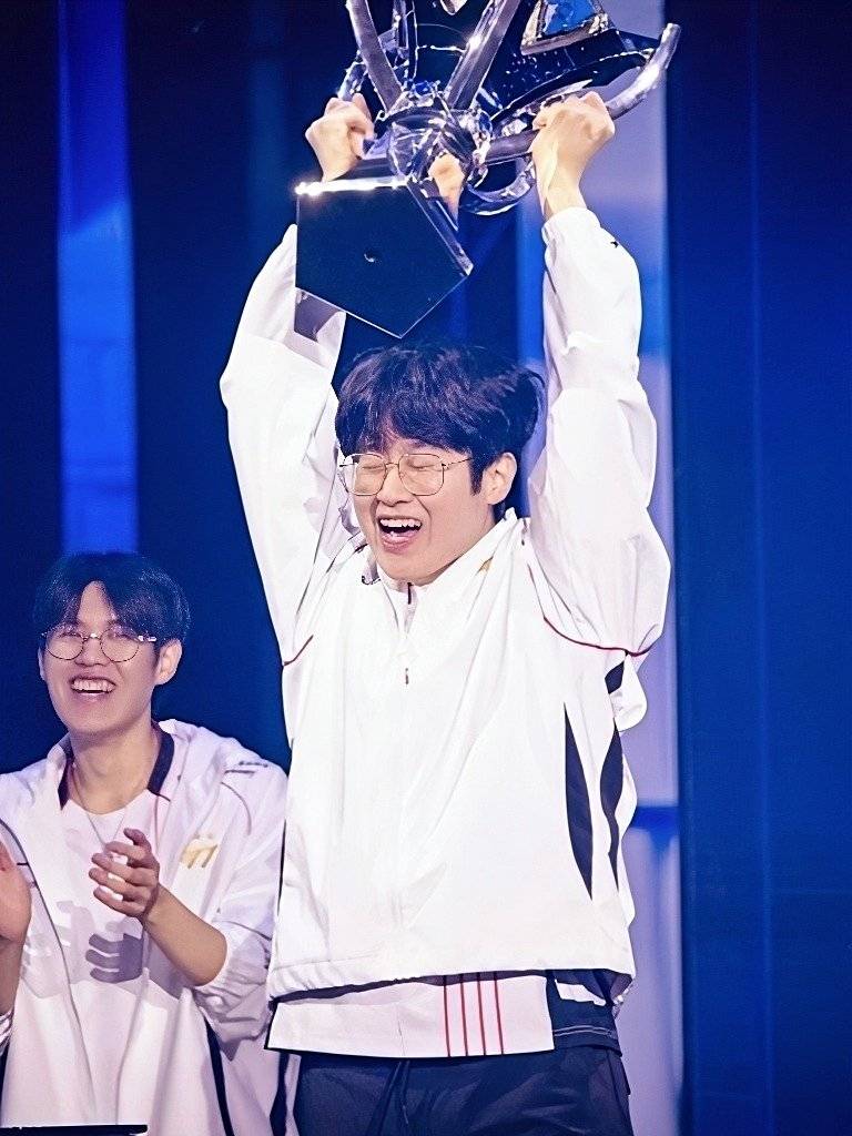 [잡담] ㅋㅋㅋㅋ우제 다리 한 쪽 가려지니까 비련의 여주인공같넼ㅋㅋㅋㅋ | 인스티즈
