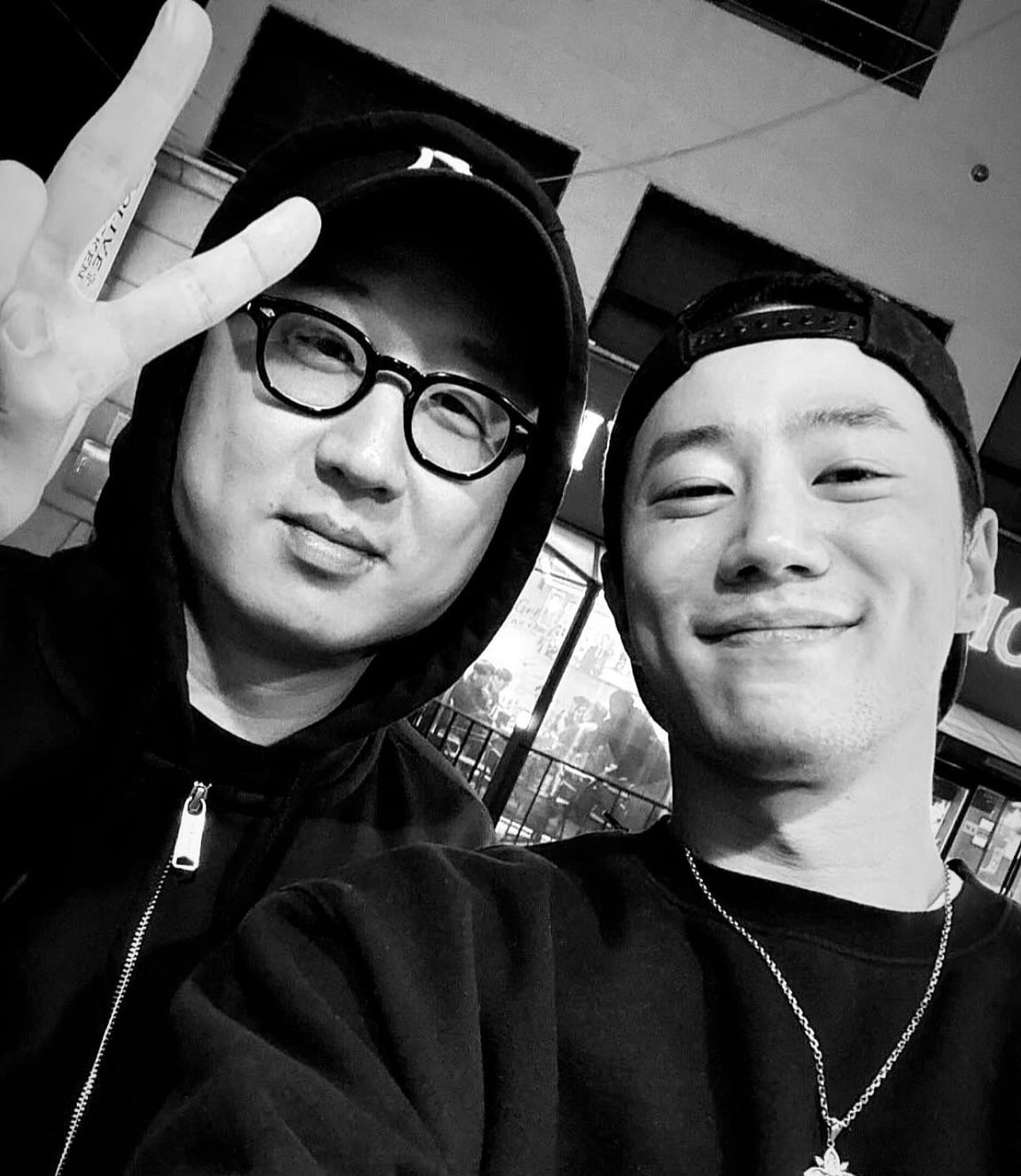 [잡담] 이준영이랑 유수민 감독님 흑백사진 느좋 | 인스티즈