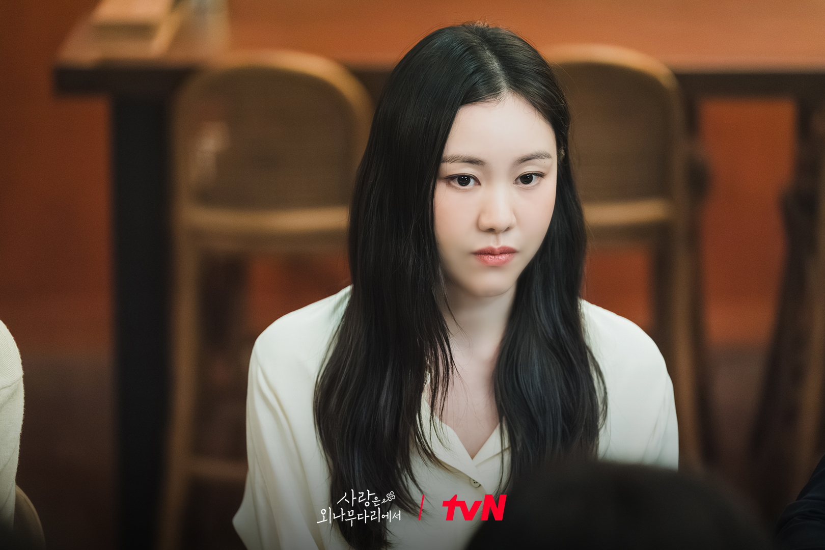 [정보/소식] 외나무 주지훈X정유미의 18년 지기 친구이자 🧊독목고 냉미녀 '차지혜'의 비밀! 석지원을 향한 오랜 짝사랑~ing?💘 | 인스티즈