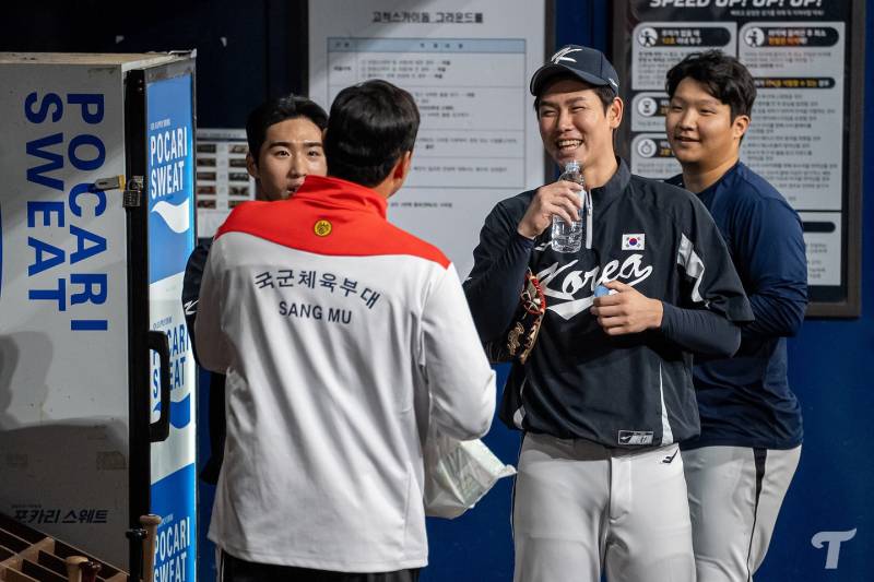 [잡담] 홍창기 이재원 문보경 이주형 이 넷이 한프레임에 있는 날이 오는구나... | 인스티즈