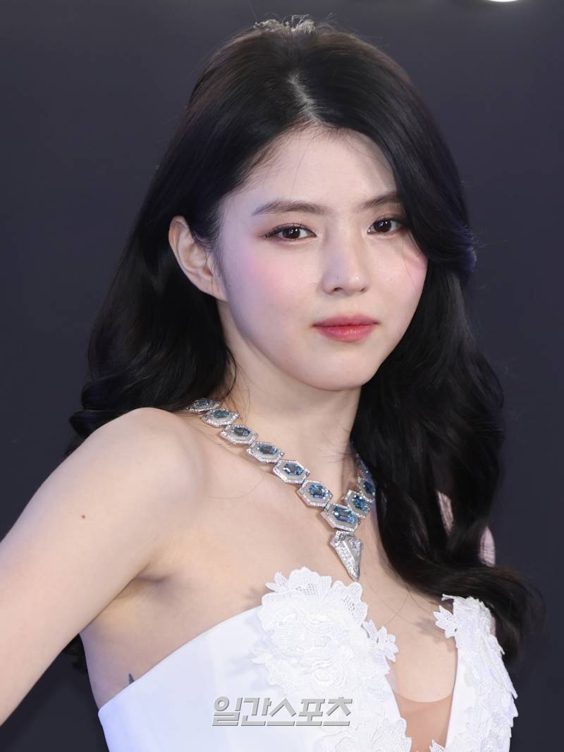 [잡담] 한소희 흑발 하니까 데뷔 초 같아... | 인스티즈