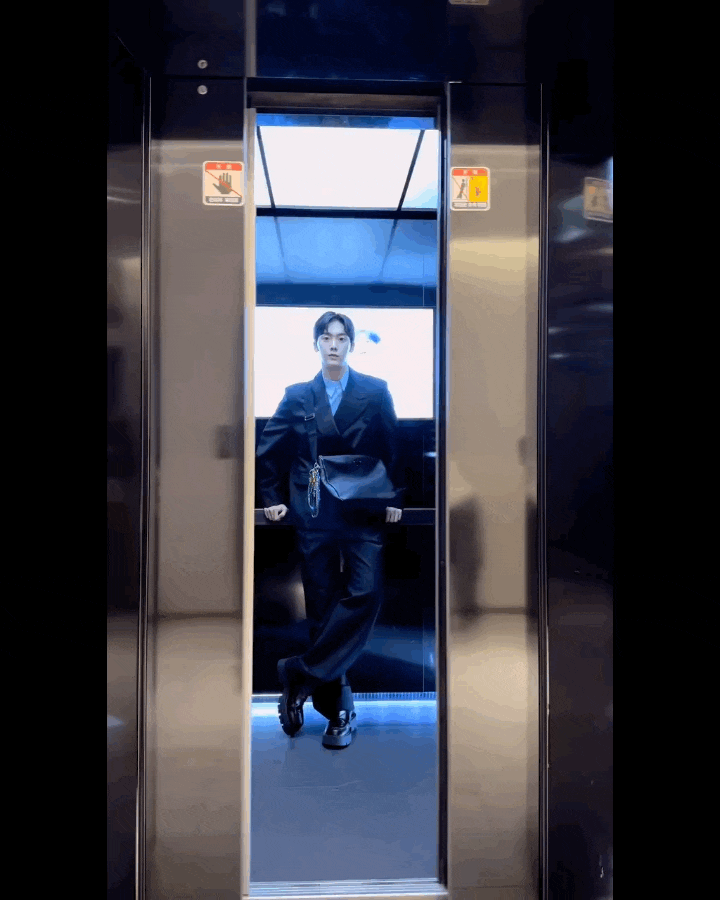 인턴으로 첫 출근하는 재벌3세 느낌나는 아이돌.jpg | 인스티즈
