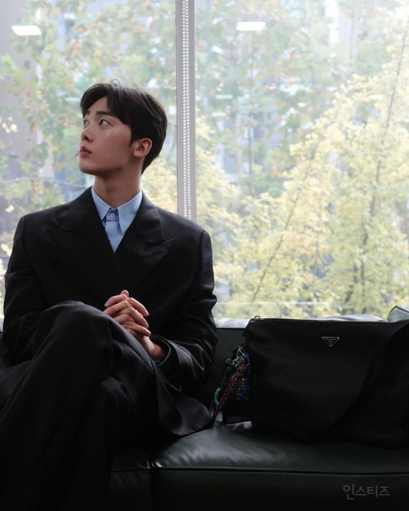 인턴으로 첫 출근하는 재벌3세 느낌나는 아이돌.jpg | 인스티즈