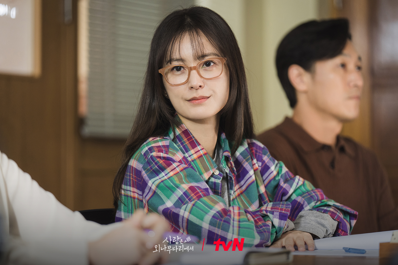 [정보/소식] 외나무 맑눈광 눈빛 장착한 두 지원이들⚡ 웬수에겐 눈싸움도 질 수 없지 (•̀ ω •́)✧ | 인스티즈