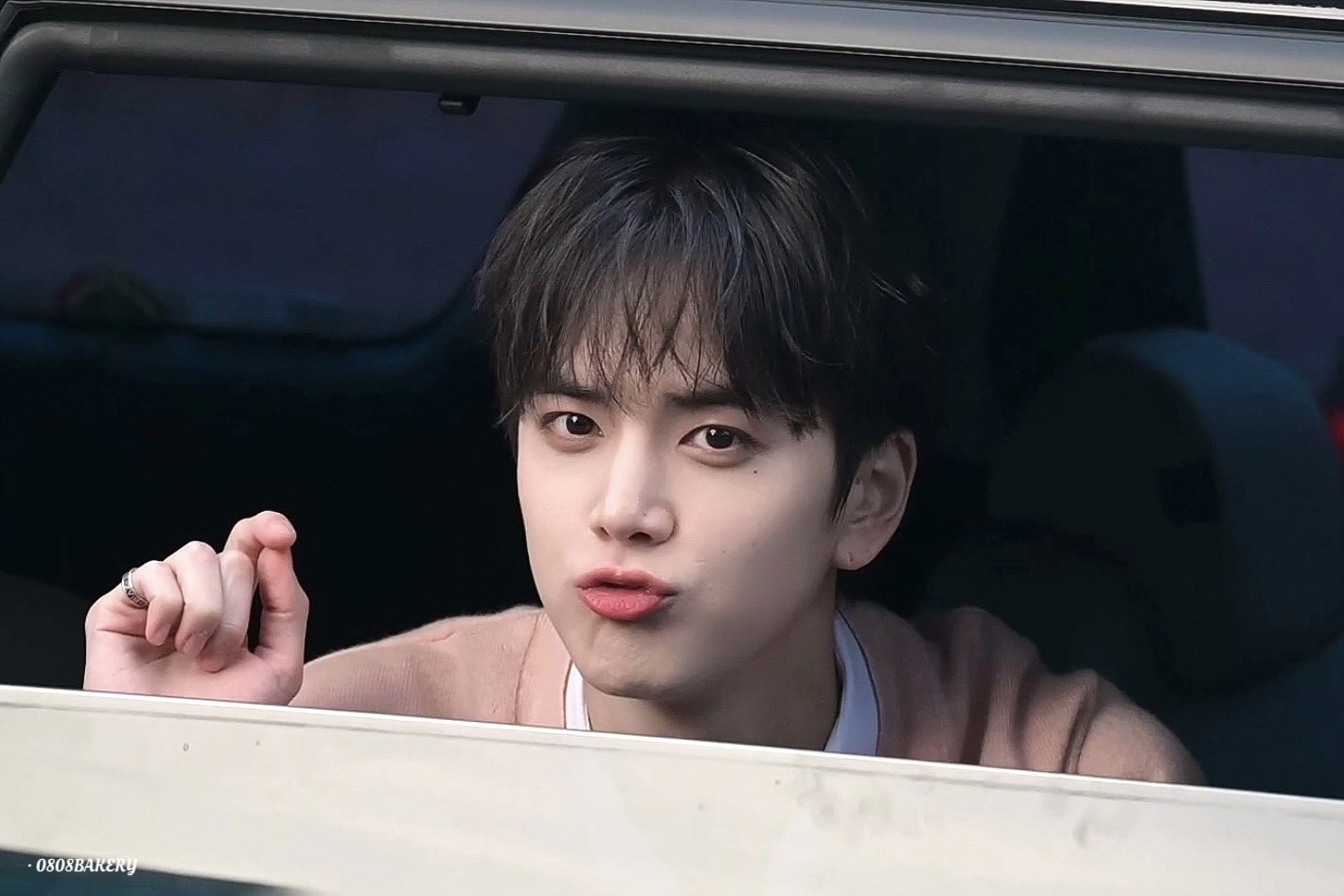 [잡담] 뜬금없는데 영훈 넘 잘생김 | 인스티즈