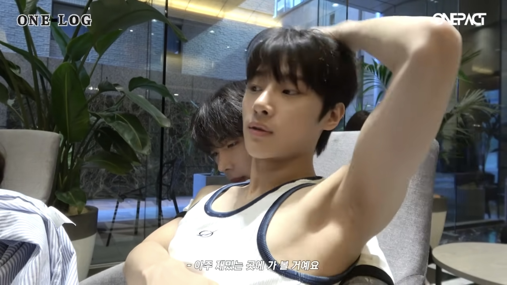 [잡담] 와 겨드랑이가 어떻게 이렇게 깨끗하지 | 인스티즈