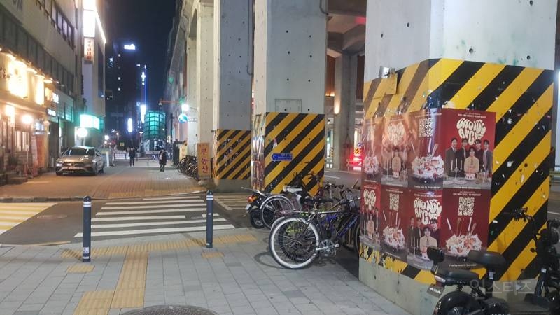 서울 곳곳에서 비밀 회원 모집한 아이돌.jpg | 인스티즈