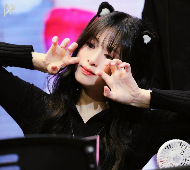 팬싸에 팬싸템 직접 챙겨온 베이비몬스터 아현 | 인스티즈