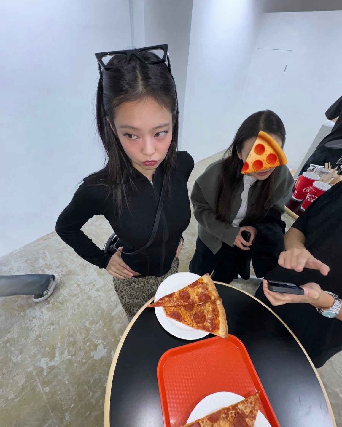 [잡담] 제니 인스타에 호피무늬 바지 착장도 예쁘다 | 인스티즈