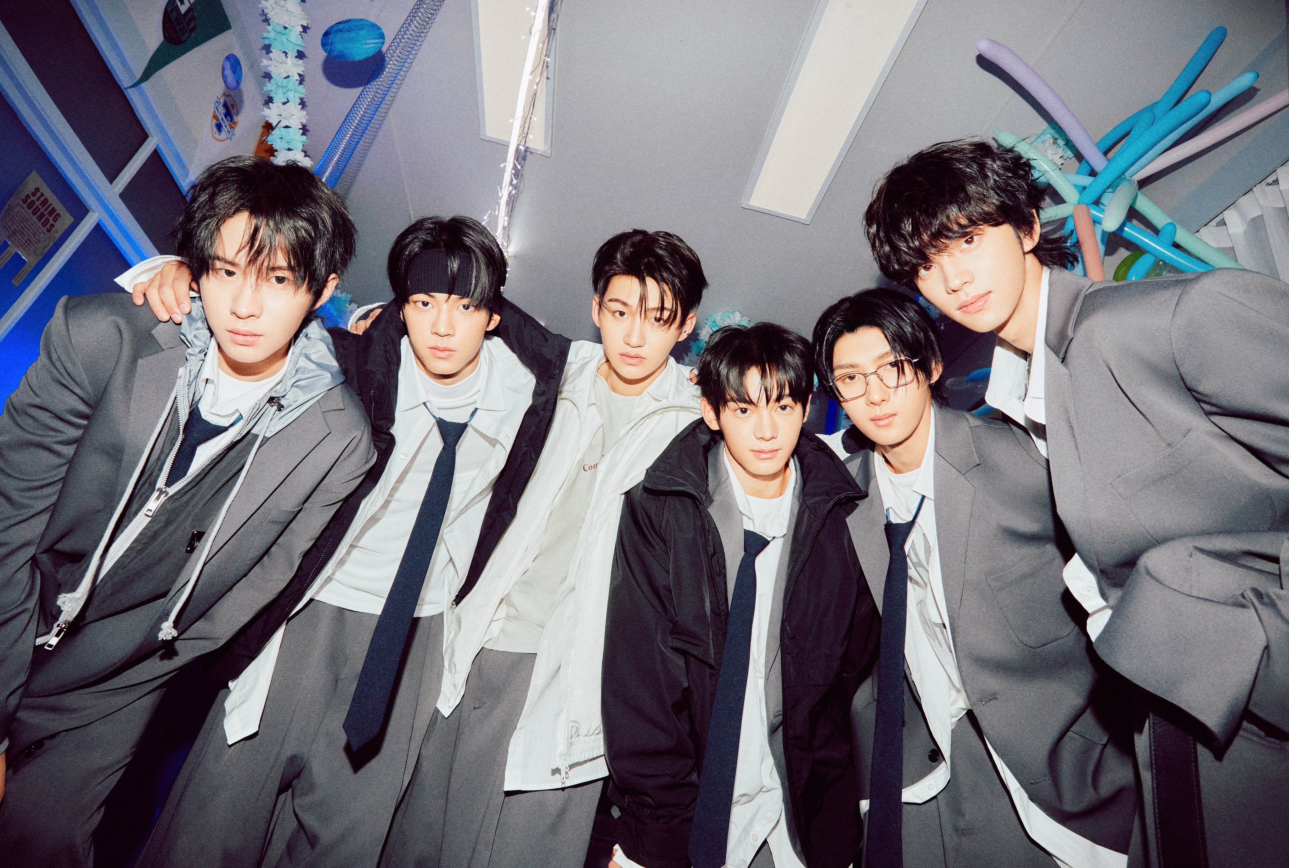 [정보/소식] 투어스 : 1st Single 'Last Bell'Official Photo 1 | 인스티즈