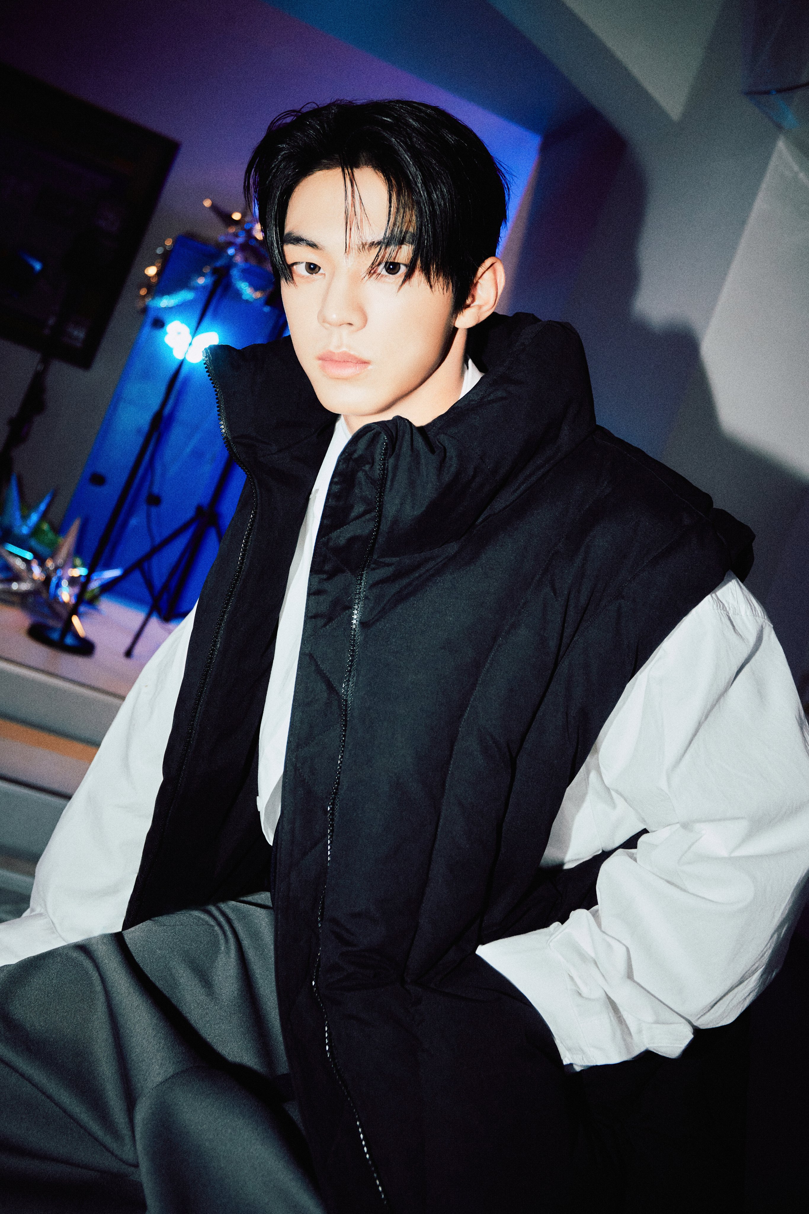 [정보/소식] 투어스 : 1st Single 'Last Bell'Official Photo 1 | 인스티즈