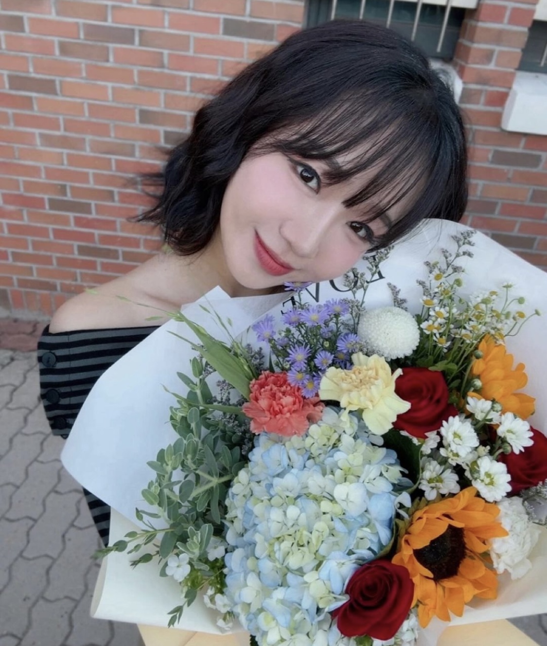 단발펌 하고 인생 머리 찾은 듯한 여돌.jpg | 인스티즈