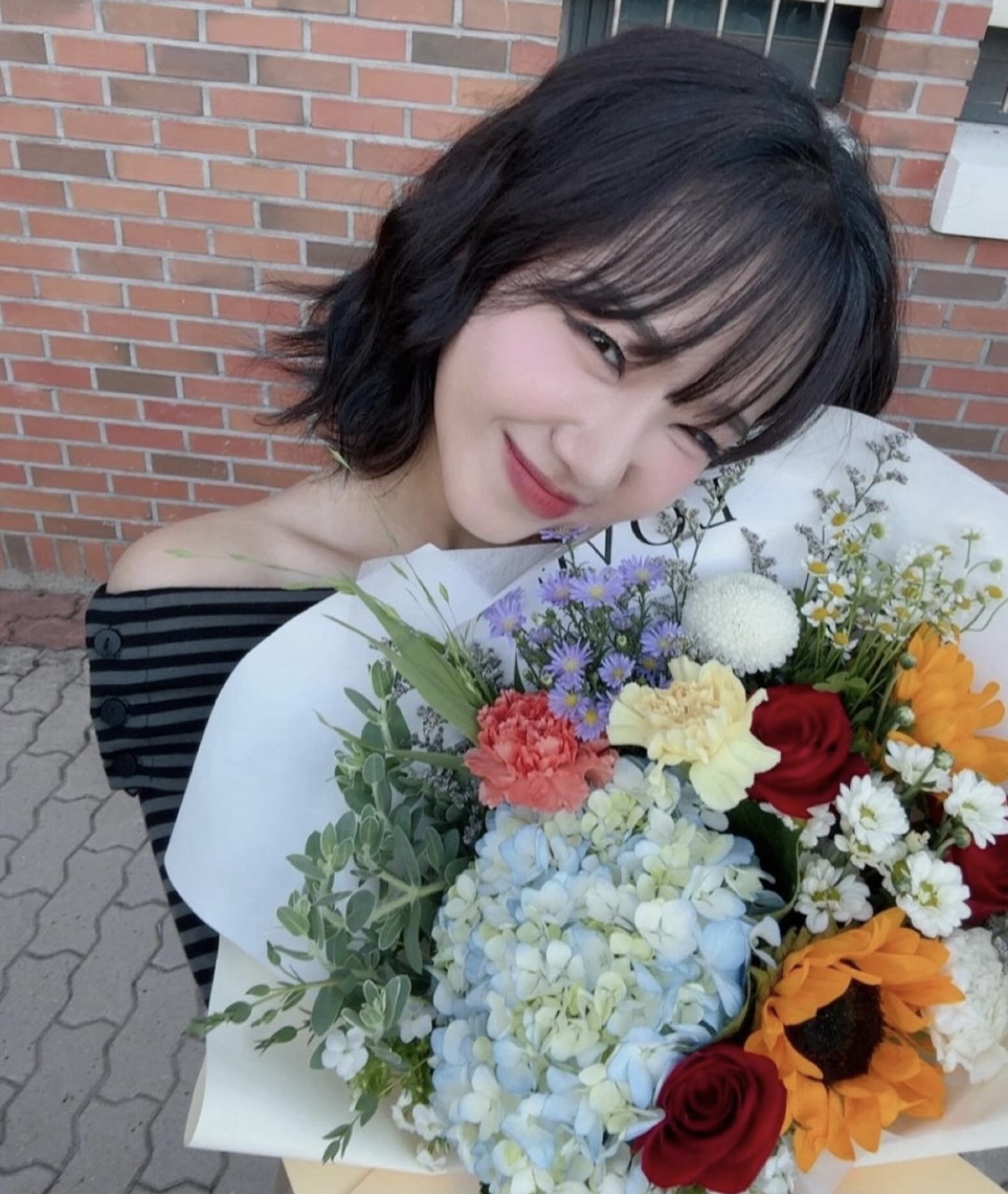 단발펌 하고 인생 머리 찾은 듯한 여돌.jpg | 인스티즈