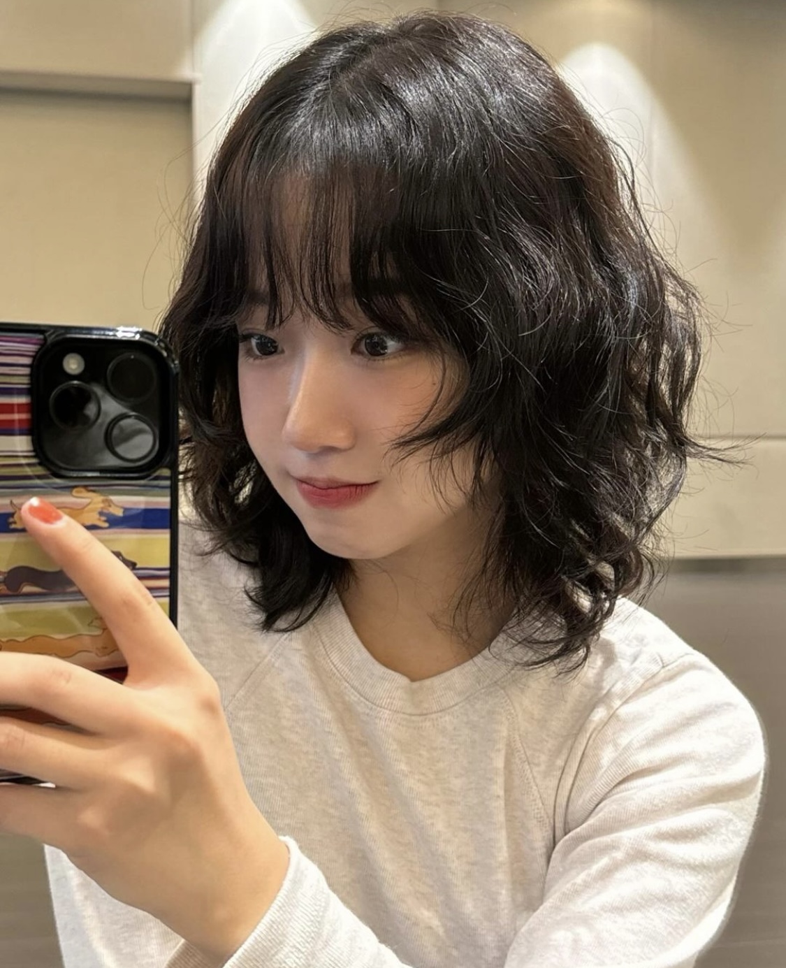 단발펌 하고 인생 머리 찾은 듯한 여돌.jpg | 인스티즈