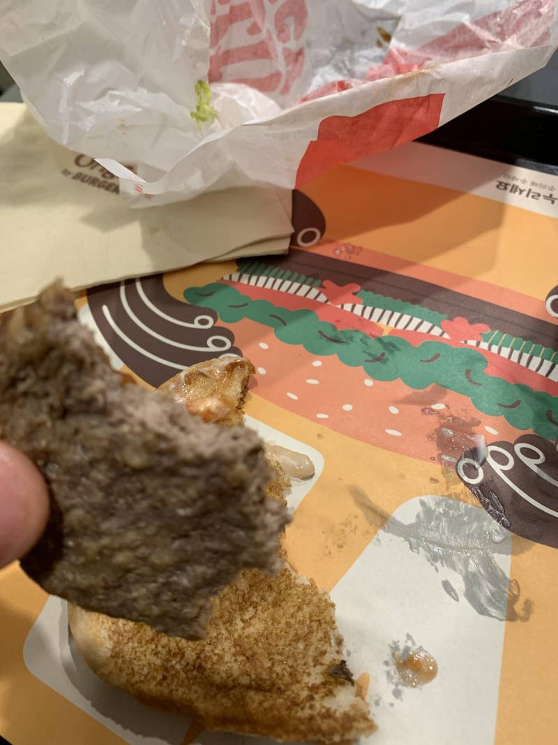 [잡담] 애인이 햄버거 이렇게 먹으면 어때??정 떨어져???? | 인스티즈