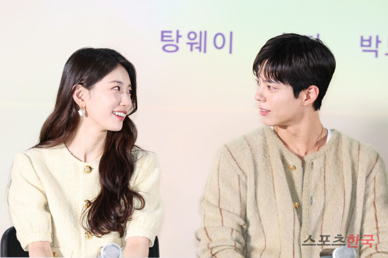 [잡담] 원더랜드 시사때 보검수지 셀린느 맞춰입었는데 | 인스티즈