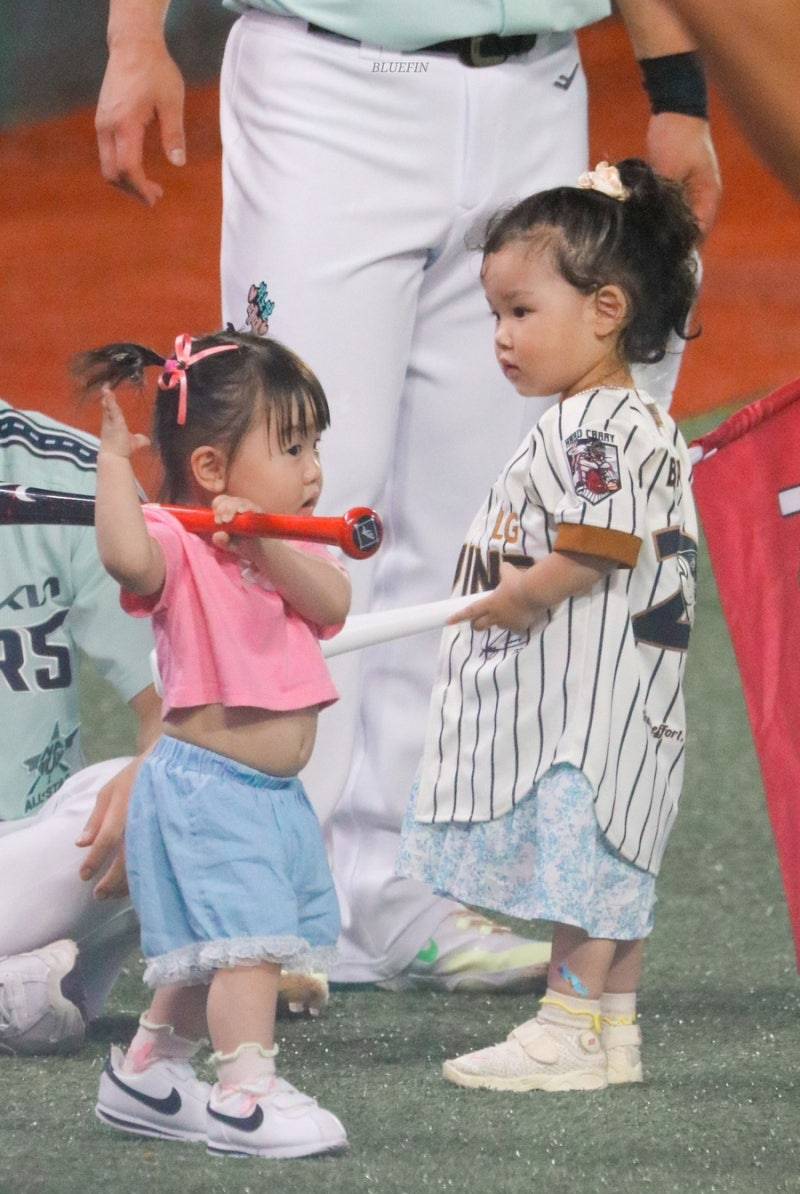 [잡담] 나눔팀에는 아기공주님들의 축복이 내려요...❤️🩵🖤 | 인스티즈