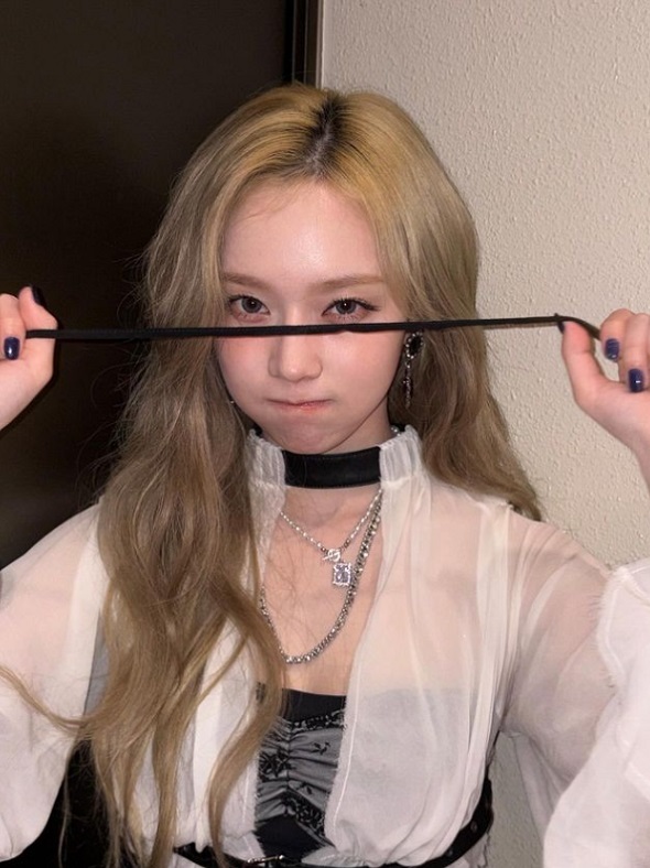 [잡담] 윈터 오늘 의상 어디서 봣나? 햇더니 | 인스티즈