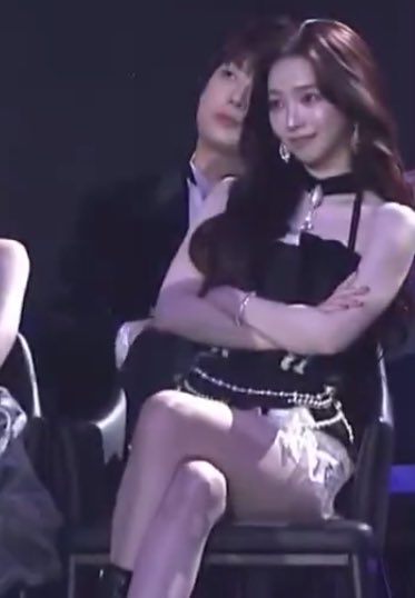 [잡담] 엠씨 윈터 쳐다보는 카리나 봐 ㅋㅋㅋㅋㅋㅋ | 인스티즈