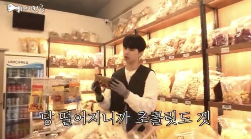 본인이 직접 해명한 아몬드 먹뱉 사건.jpg | 인스티즈