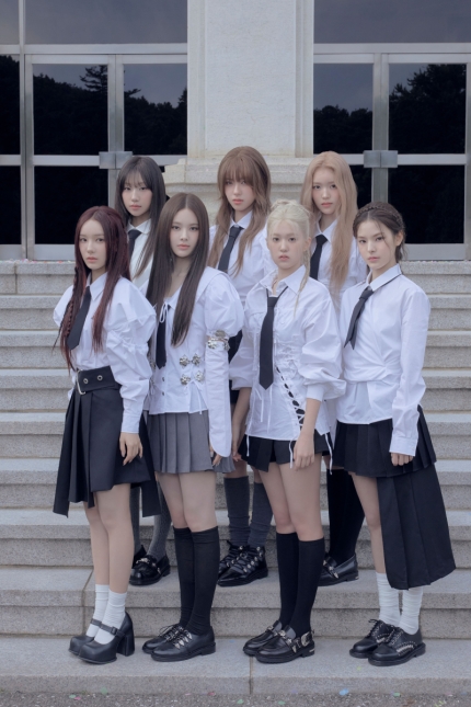 [정보/소식] 이즈나, 데뷔 전부터 이례적 행보... 글로벌 팝업+콜라보 카페 개최 | 인스티즈
