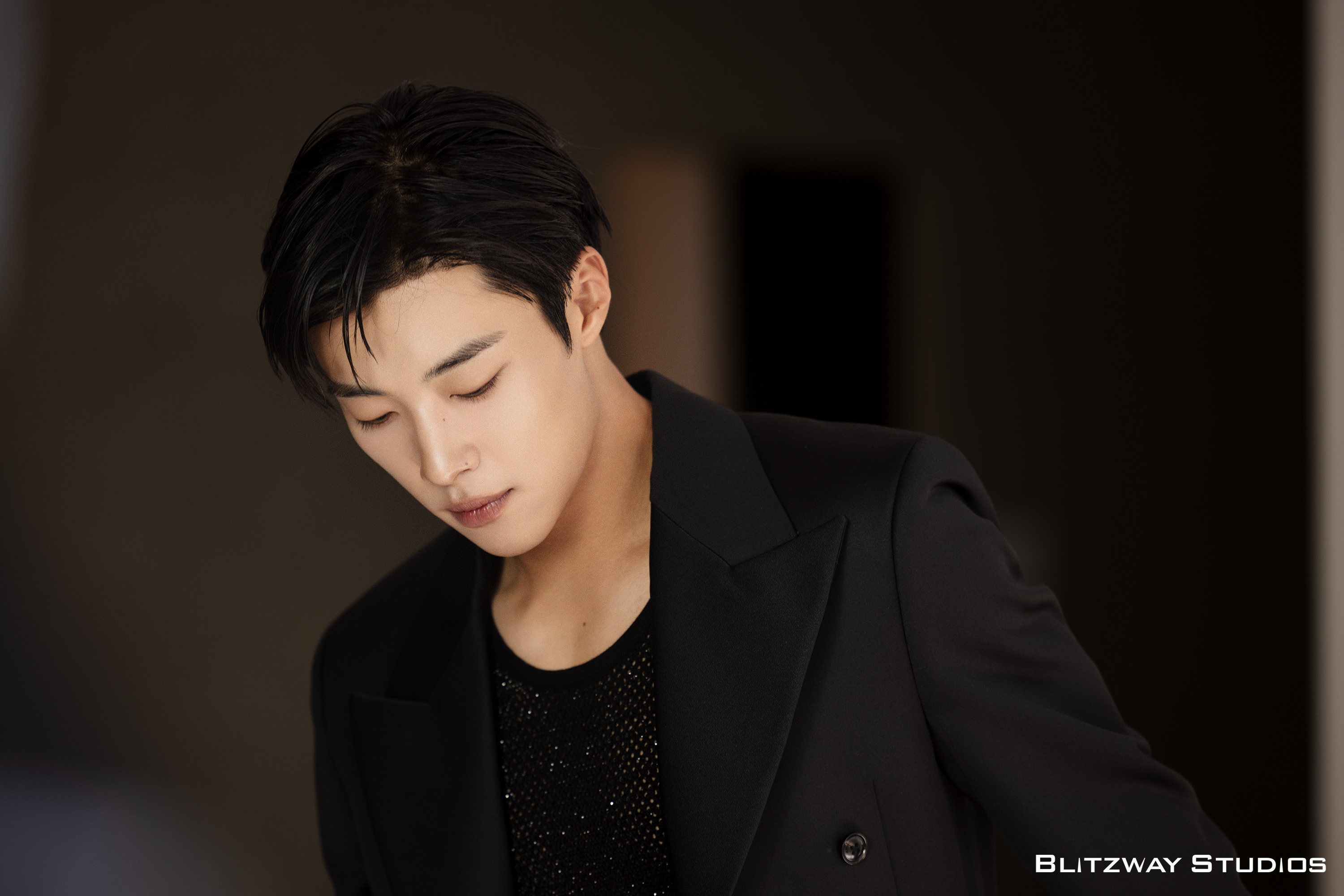 [잡담] 우도환 화보 비하인드 올라왔다 | 인스티즈