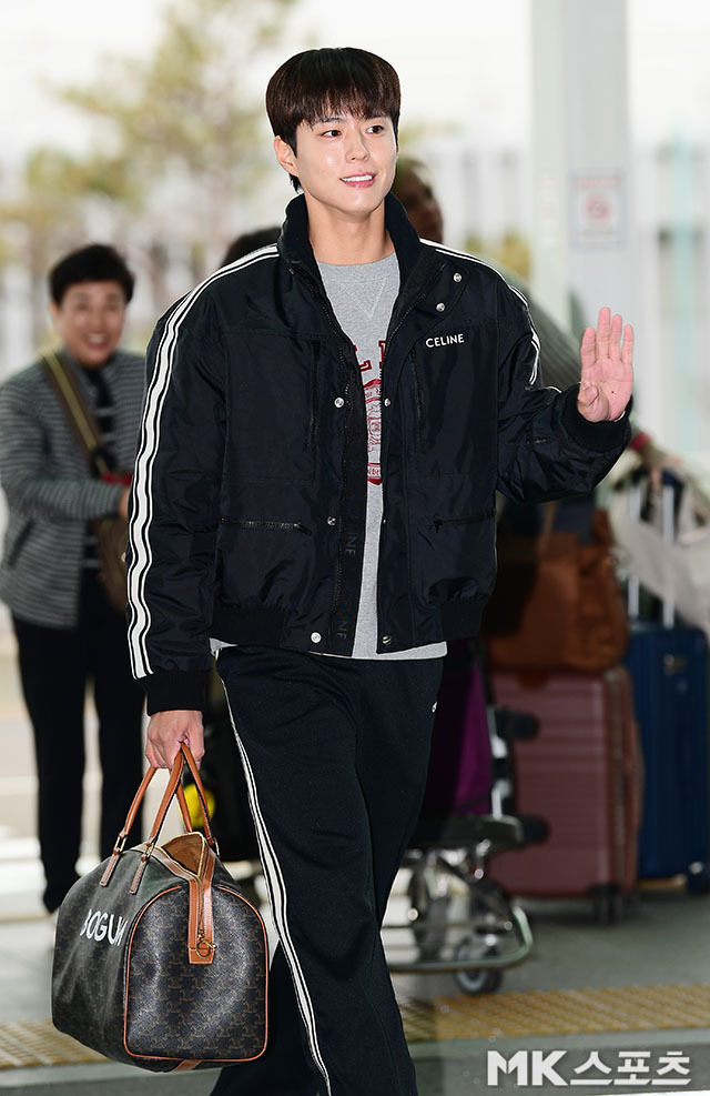 [정보/소식] 오늘자 박보검 공항 사진 | 인스티즈
