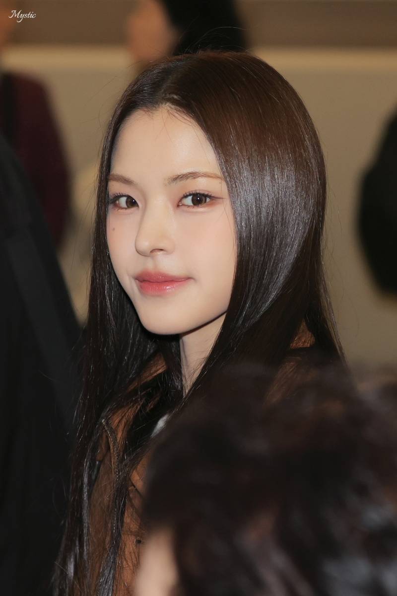 MAMA에서 데뷔 예정 이즈나 오늘 새벽 출국 사진 비주얼 | 인스티즈