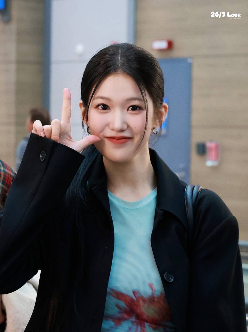 MAMA에서 데뷔 예정 이즈나 오늘 새벽 출국 사진 비주얼 | 인스티즈