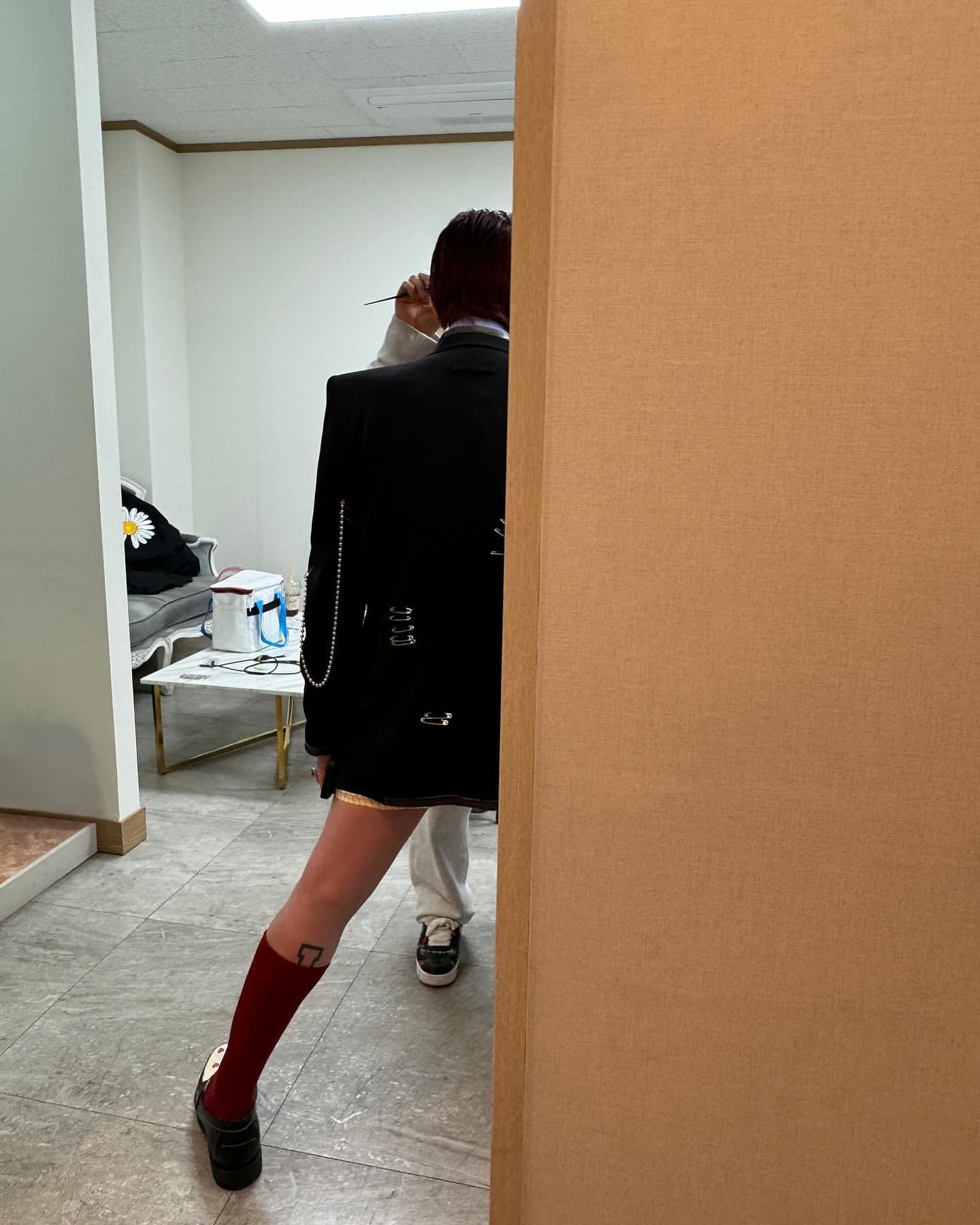 [잡담] 지디 다리 일자로 쭉뻗은거 개부러워 | 인스티즈