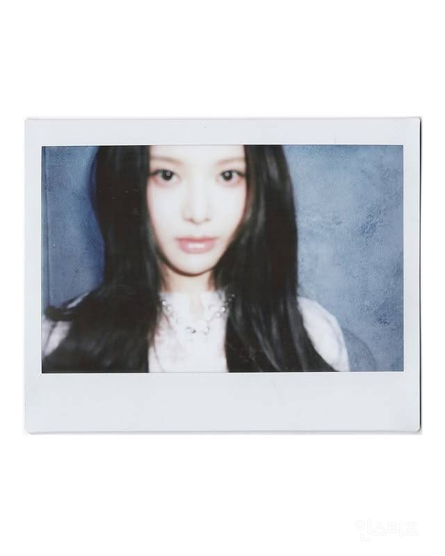 데뷔 전 DAZED 화보에서 전원 수트 입고 등장한 이즈나 | 인스티즈