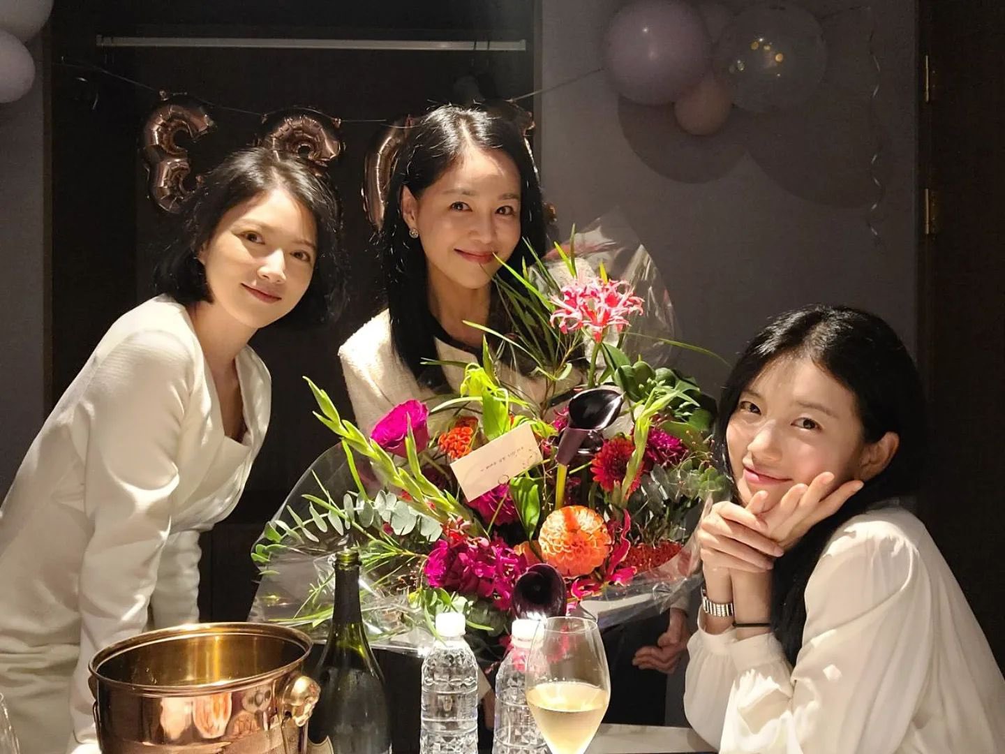 [잡담] 인기글 보고 이영아 배우 인스타 보는데 수지랑 무슨 친분이야? | 인스티즈