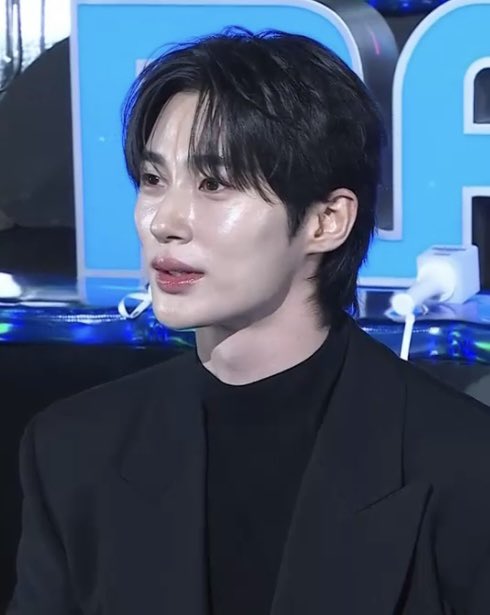 [잡담] 실시간 가수석에 있는 변우석 | 인스티즈