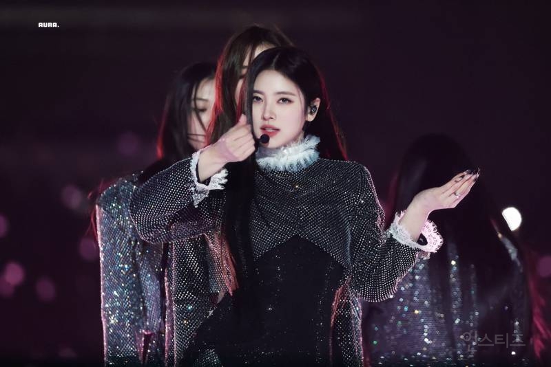 데뷔 2개월만에 MAMA 선 미야오 무대 | 인스티즈