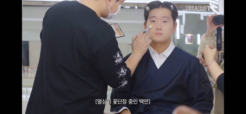 [잡담] 열심히 꽃단장 중인 택연 | 인스티즈