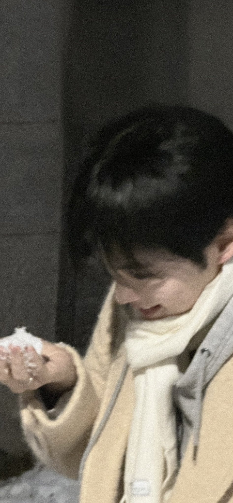 [잡담] 성한빈 코트랑 무스탕중에 고를수있음? | 인스티즈