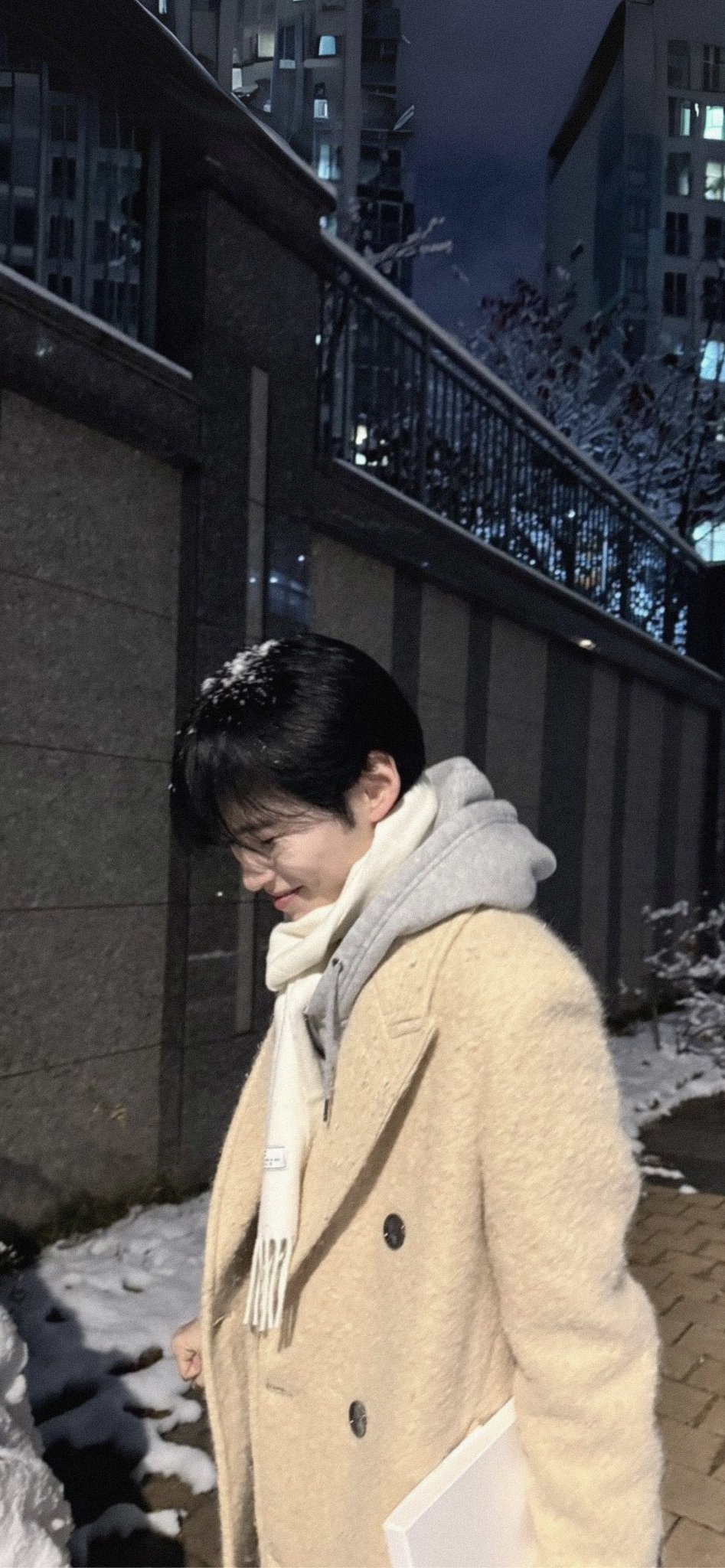 [잡담] 성한빈 코트랑 무스탕중에 고를수있음? | 인스티즈