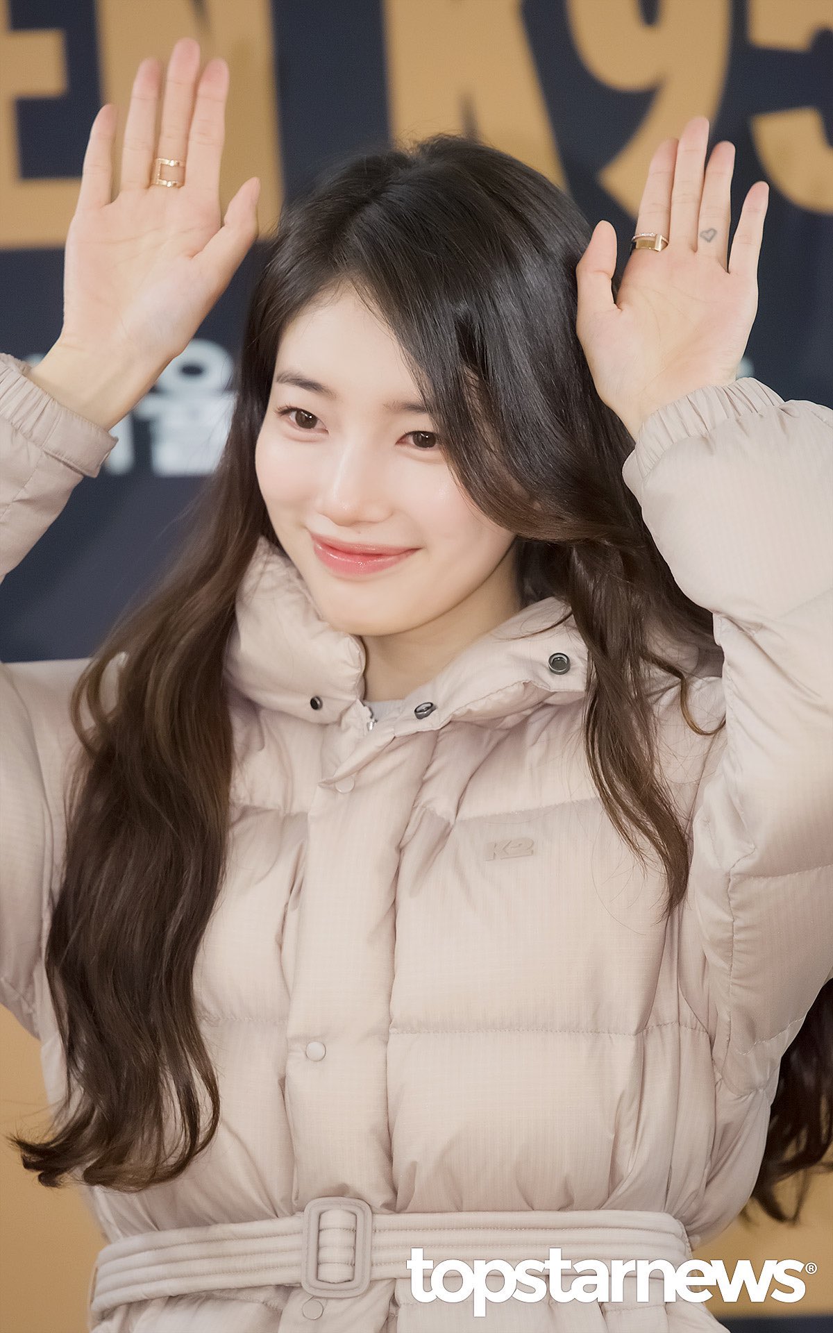 [잡담] 기자들이 좋아하는(? 수지 토끼 포즈 | 인스티즈