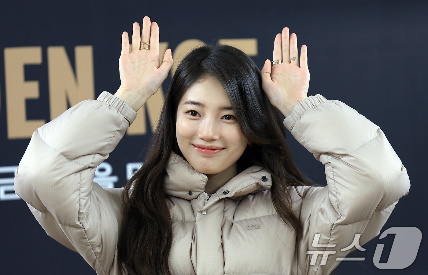 [잡담] 기자들이 좋아하는(? 수지 토끼 포즈 | 인스티즈